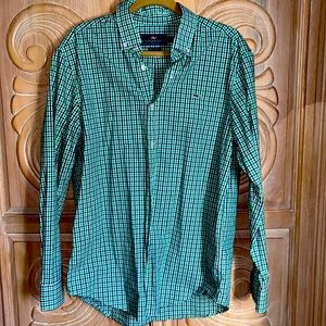 Men’s Vinyard Vines dress shirt